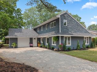 2207 Collingwood Ave SW, Wyoming, MI 49519