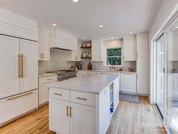 3rd image of 10 Northview Hills Ct
