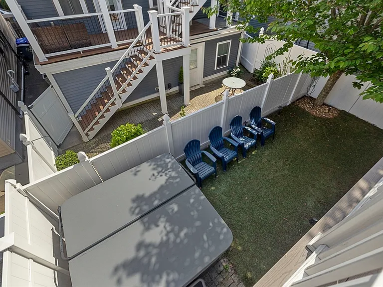 110 Bolton St — Photo 17