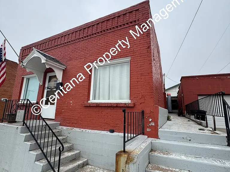 611 N Main St — Photo 1