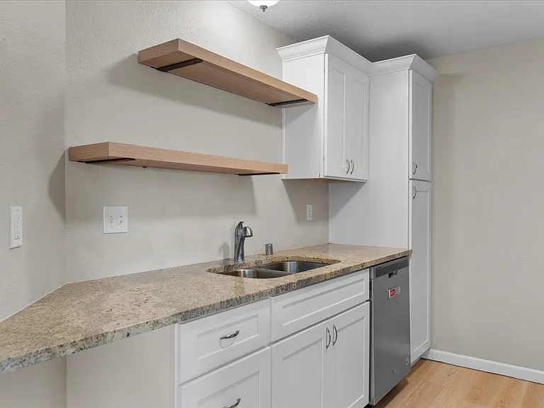 9815 Holly Dr #A305 — Photo 14
