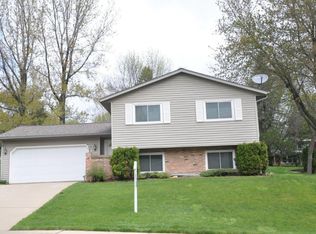 419 Meadow Run Dr SW, Rochester, MN 55902