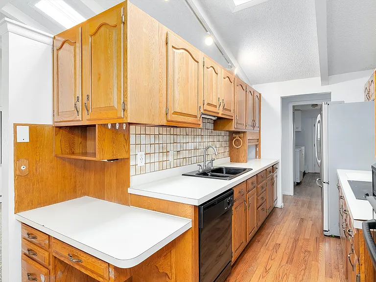 850 W Chenango Ave — Photo 7