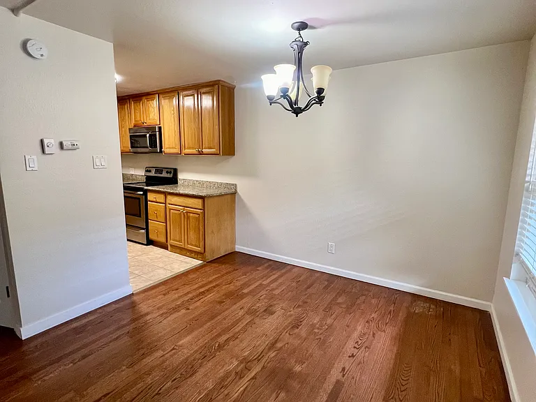 718 N 4th St #2 — Photo 3