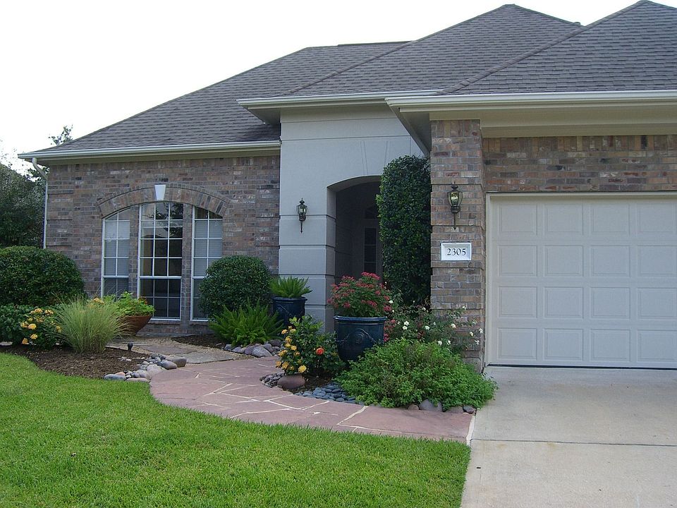 2305 Fairway Pointe