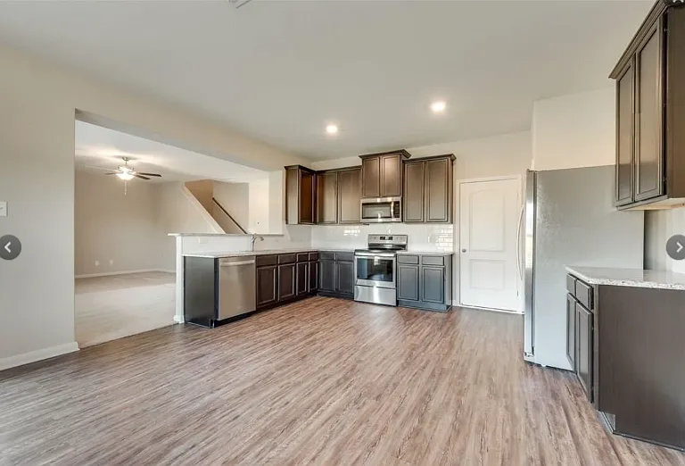 232 Elam Dr — Photo 4