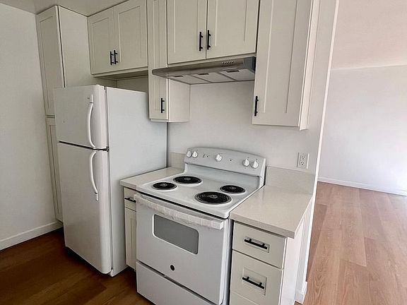 2nd image of 2605 S Barrington Ave #2