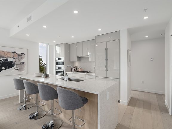 4th image of 5058 Cambie St #404