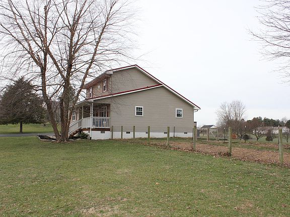 5th image of 451 Kelly Dr
