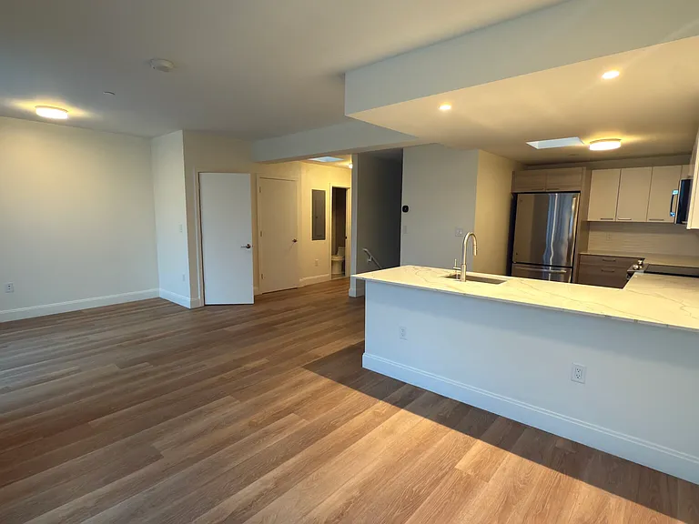 1077 Commonwealth Ave #516D — Photo 8