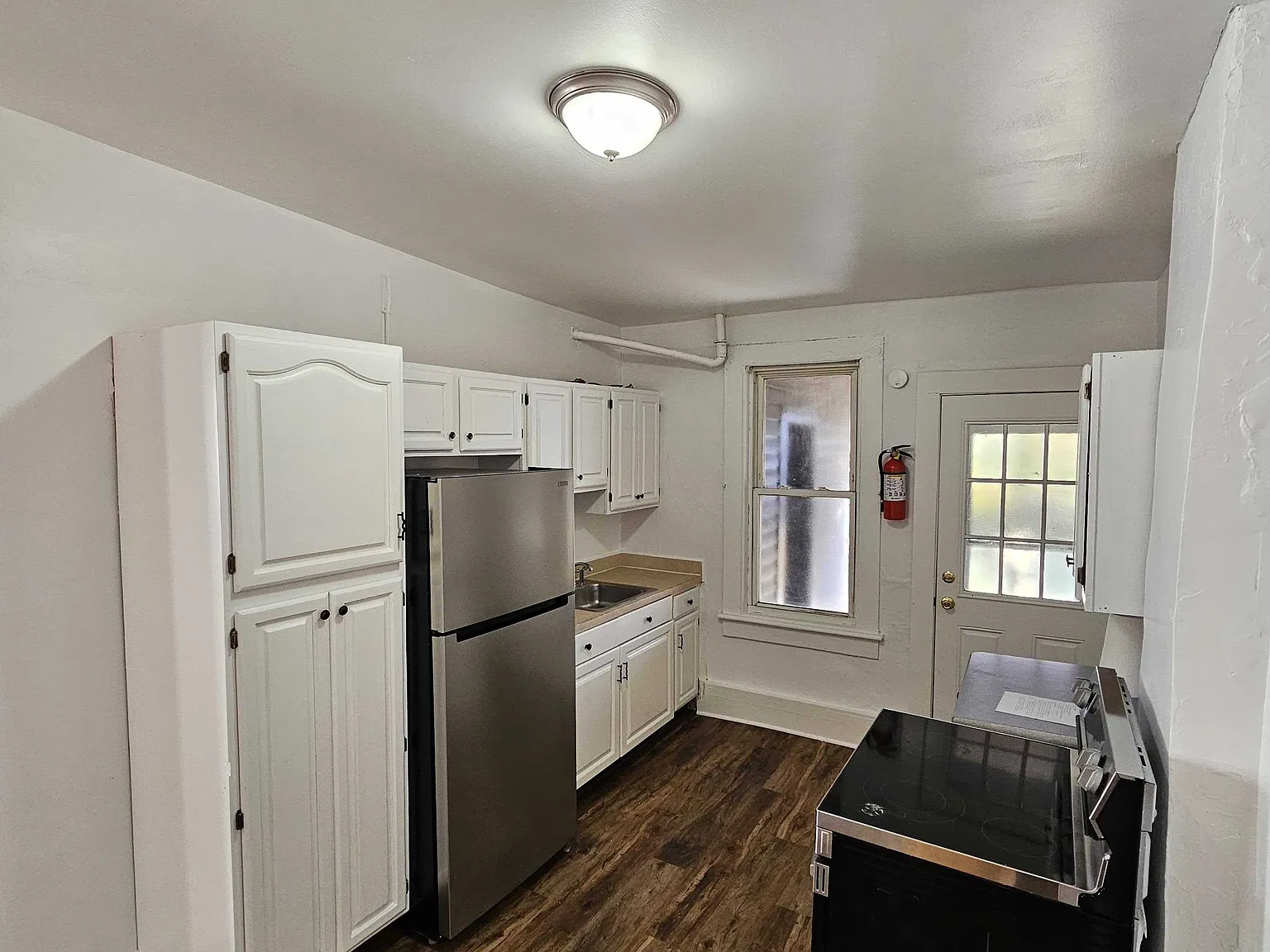 2 bed, 940 sqft, $1,350 — Photo 2