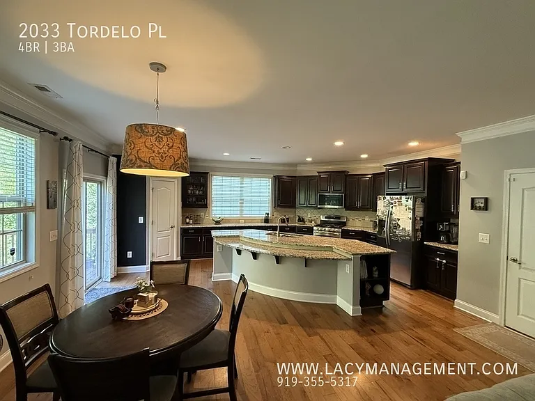 2033 Tordelo Pl — Photo 10