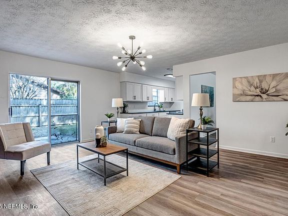 3rd image of 6581 ARROWROOT Drive