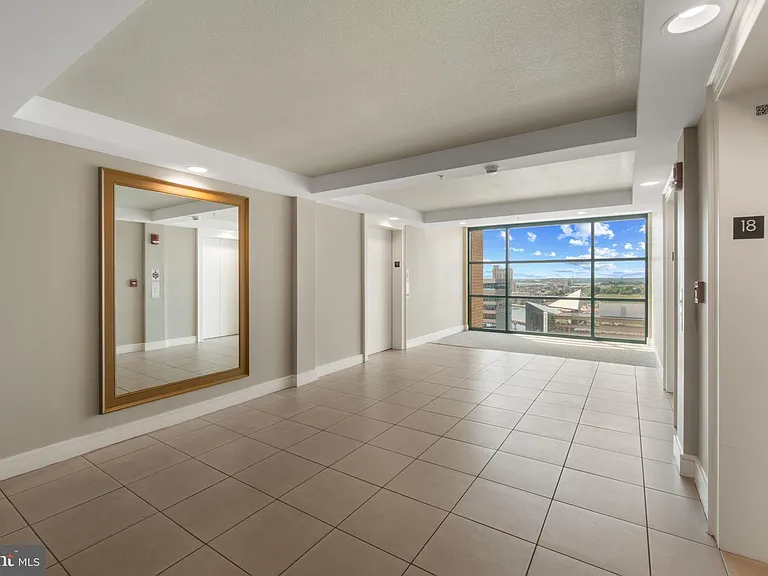 414 Water St #1812 — Photo 3