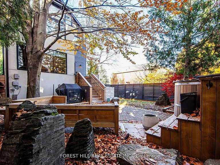 257 Manor Rd E — Photo 38