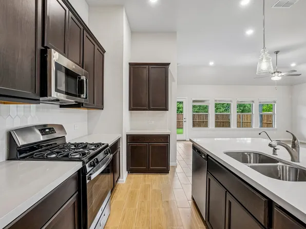 3205 Royal Forest Dr, Denton, TX 76208