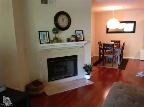 697 Sutton Crest Trl Unit 111, Oak Park, CA 91377