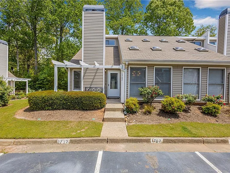 1707 Cotton Patch Ln — Photo 26