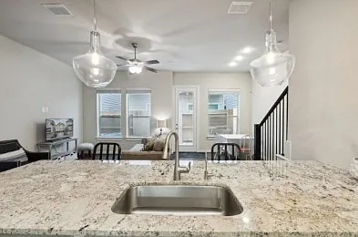 3 bed, 2.5 bath, 1503 sqft, $2,200 — Photo 4