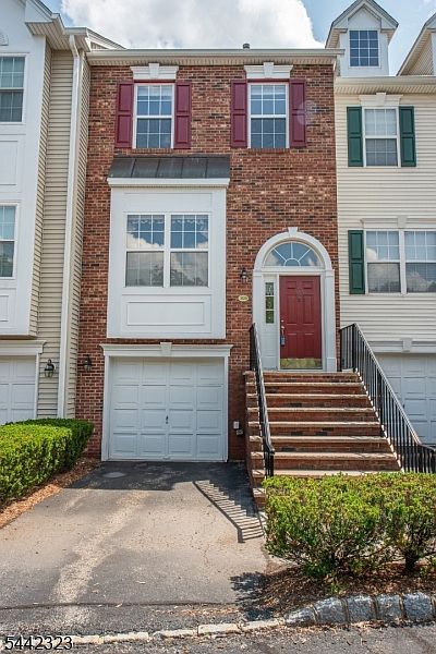 1st image of 305 Cambridge Dr #305