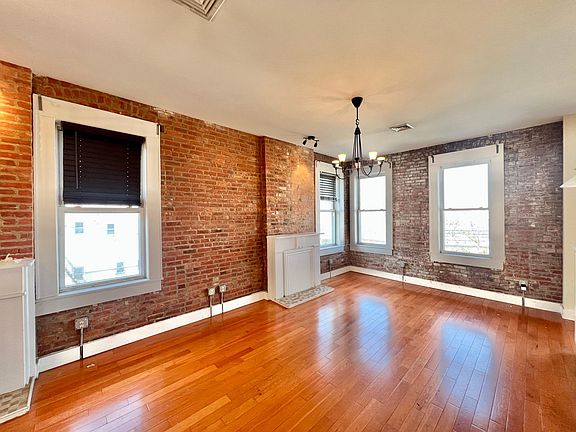 5th image of 782 Richmond Ter Floor 2