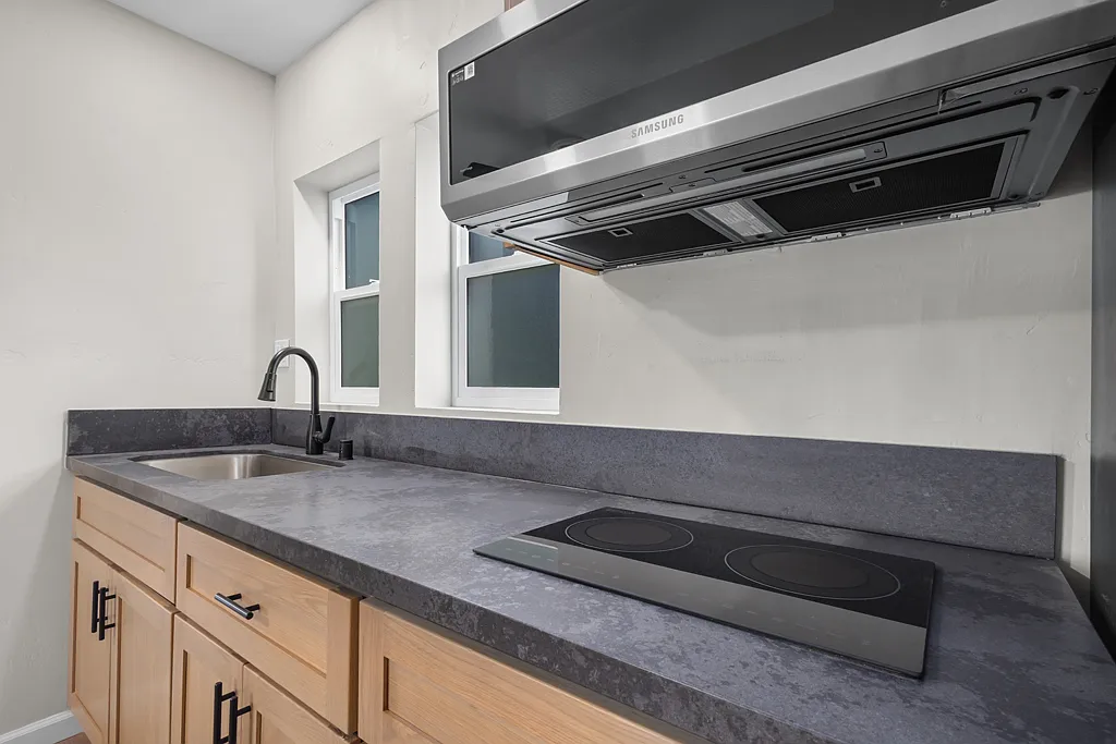 2 bed, 600 sqft, $1,995 — Photo 2