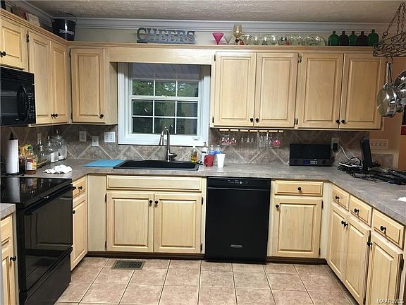 3rd image of 52 Red Oak Dr