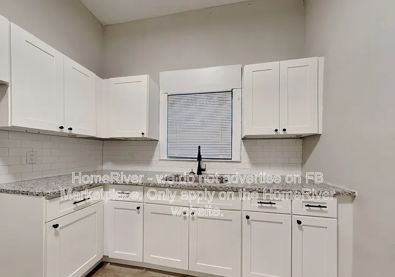 720 E 3rd St — Photo 5