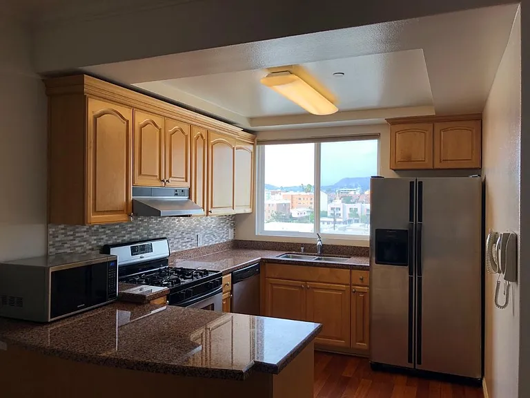 949 S Manhattan Pl #303 — Photo 2