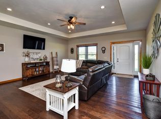 372 Petunia Ln, Clever, MO 65631