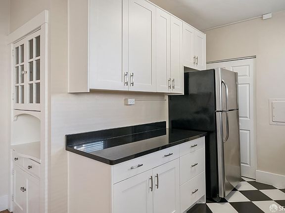 5th image of 1375 Sacramento St APT 1