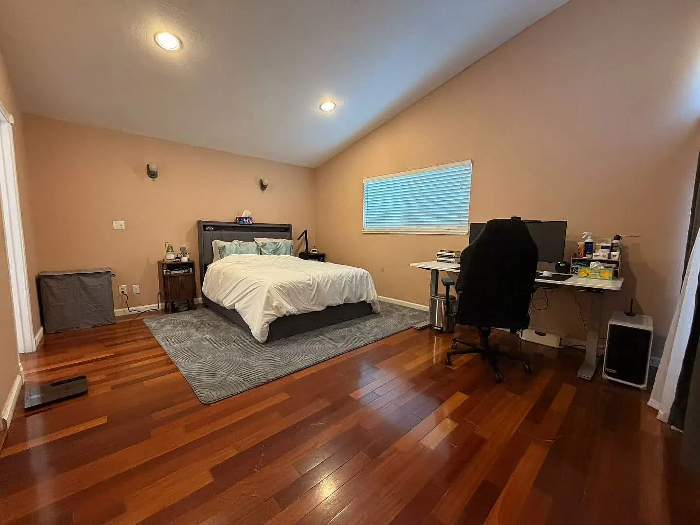 1 bed, 700 sqft, $2,000 — Photo 1
