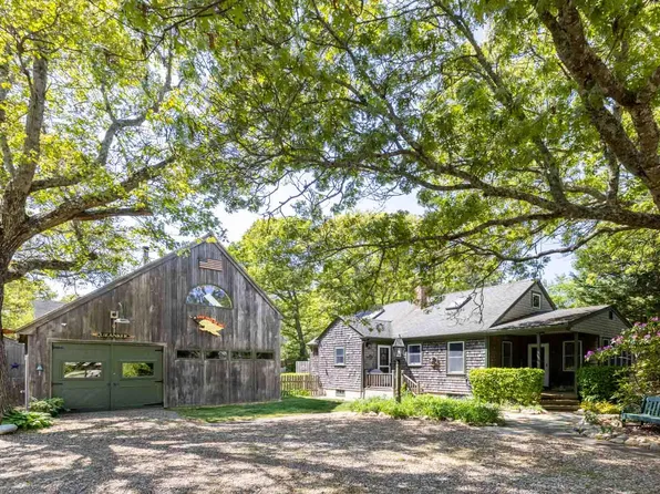 179 County Rd, Oak Bluffs, MA 02557
