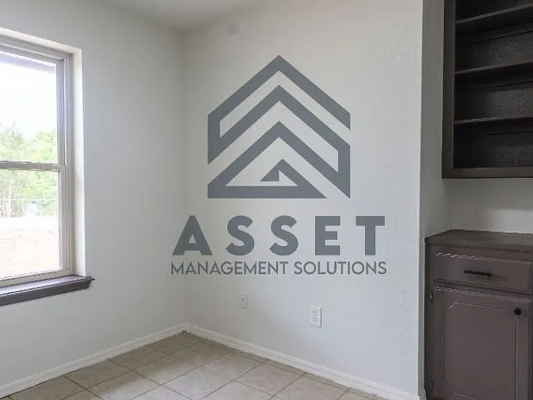 1605 Blessing Ct — Photo 10