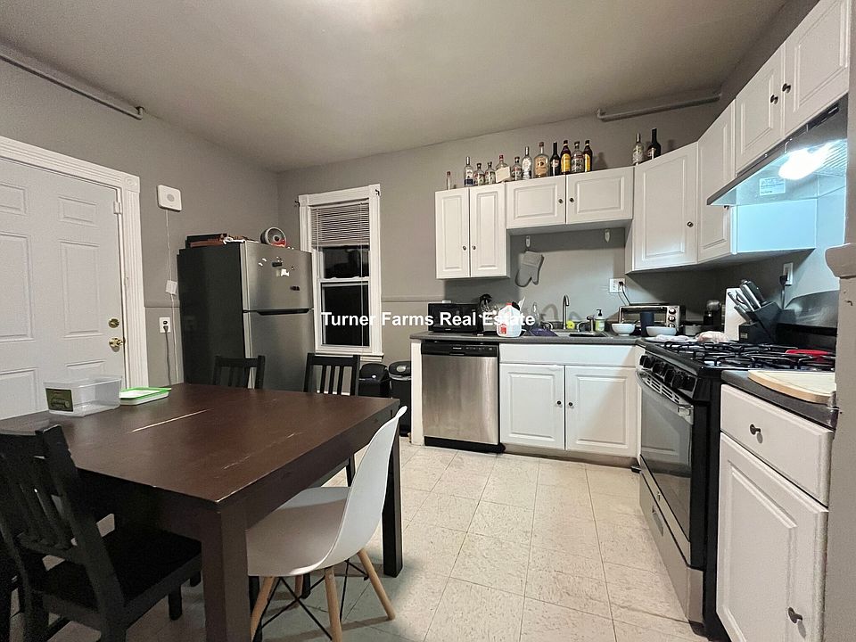 1st image of 168A Hillside St #2