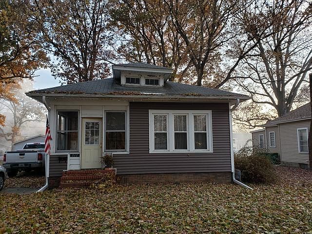 1st image of 217 W 11th St
