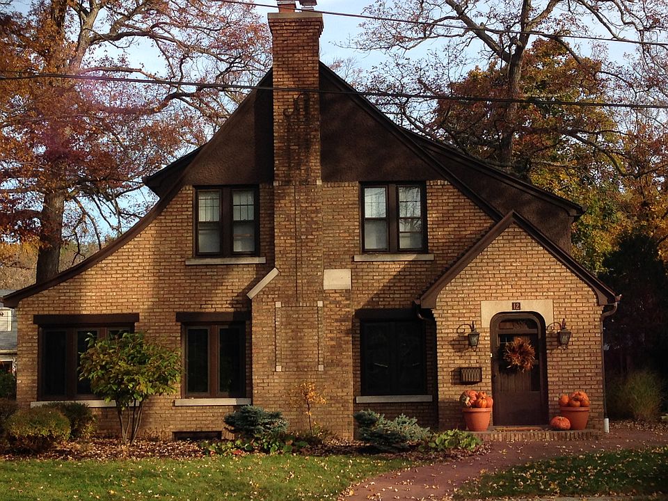 12 Bellaire Ct., Appleton WI