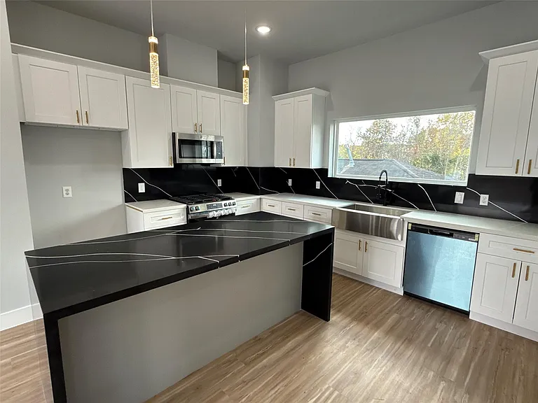 3101 Live Oak St — Photo 3