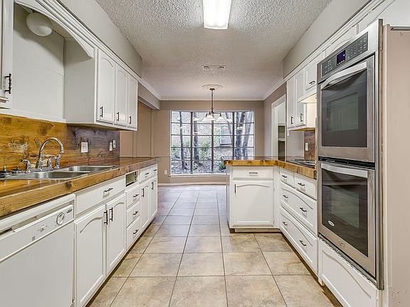 3rd image of 120 NE Alsbury Blvd