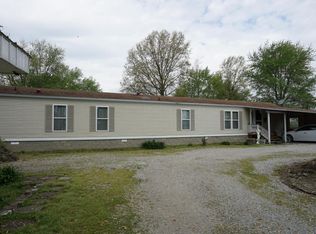 2147 Cedar Ave, Salem, IL 62881