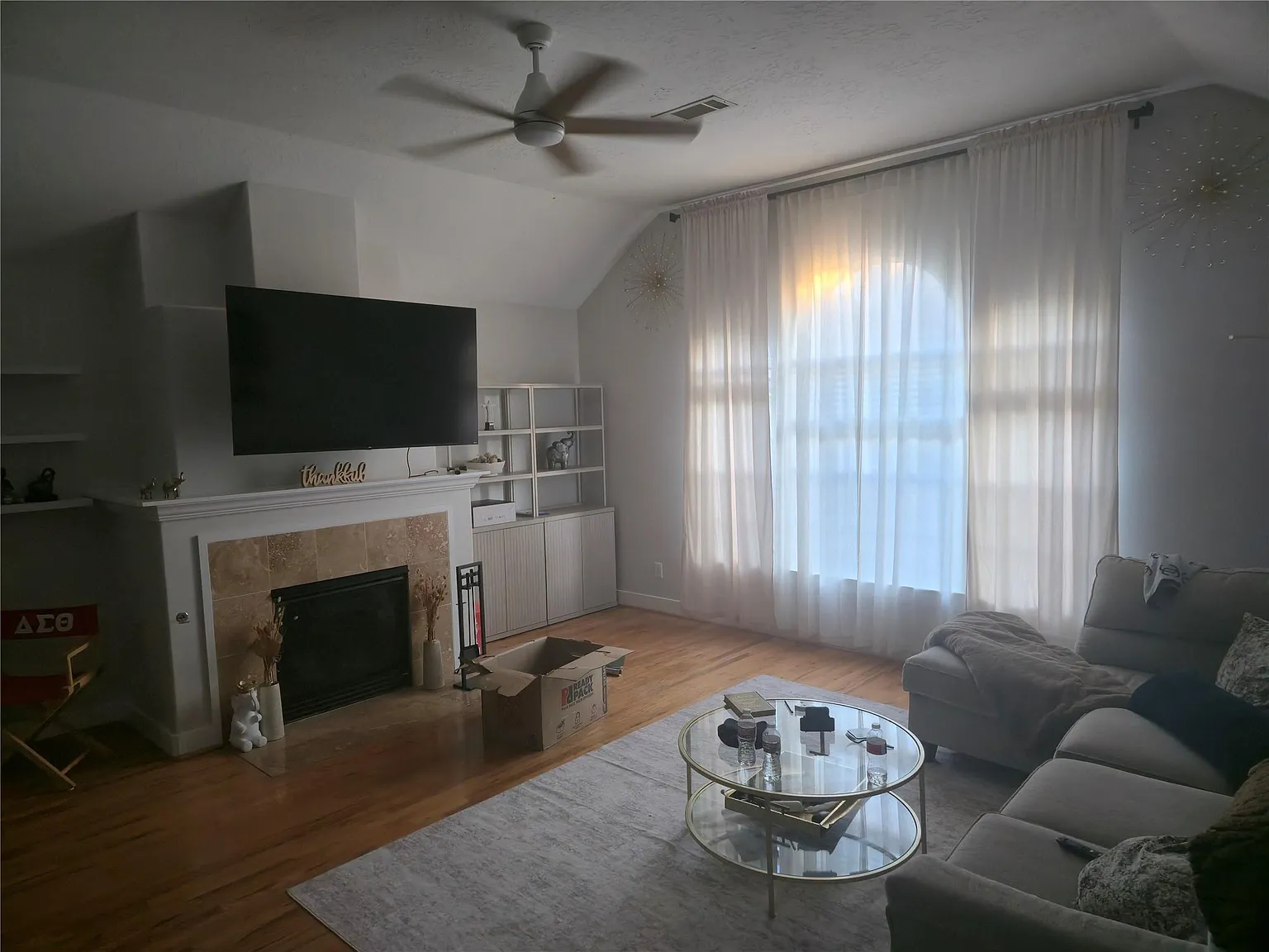 3 bed, 2.5 bath, 2016 sqft, $3,200 — Photo 3