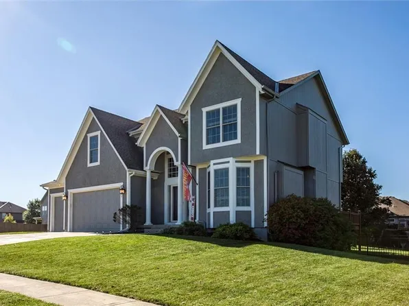 11107 Kane Dr, Kansas City, KS 66109