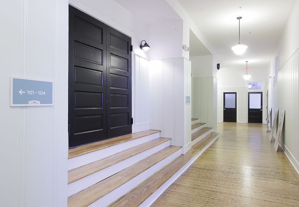 1st image of 423 Plum St APT 207