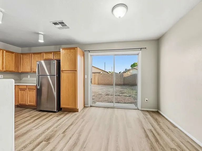 6040 W Southgate Ave — Photo 3
