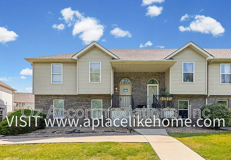 8626 N Cleveland Ln — Photo 1