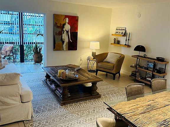 3rd image of 917 NE 199th St APT 104