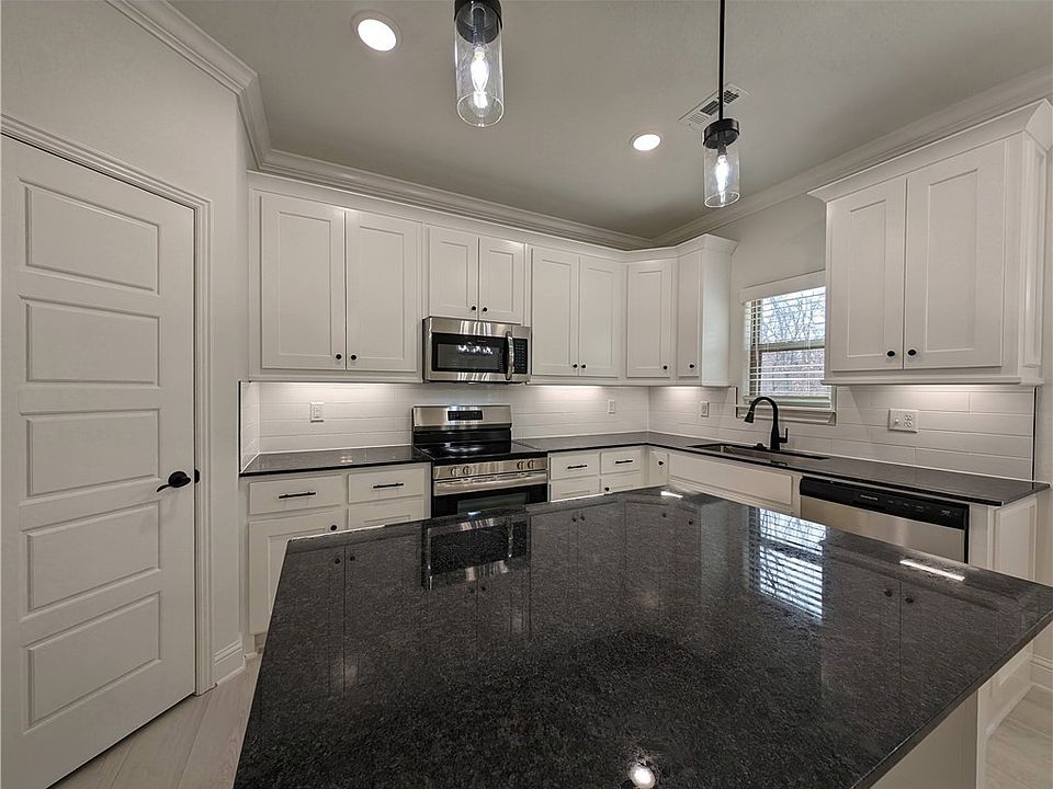 1st image of 44 Islay Dr