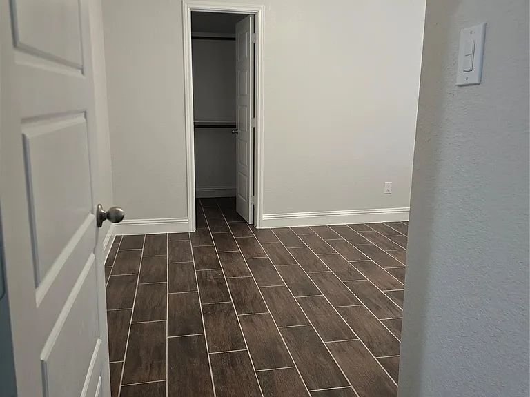 213 Adoue Ave — Photo 8