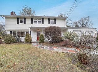 2640 Darnley Pl, Yorktown Heights, NY 10598