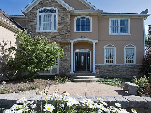 2nd image of 147 Barrington Cir